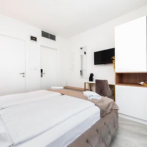Standard Zimmer mit Kingsize-Bett